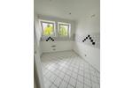 Erstbezug nach Renovierung - helle 2 Zimmer Wohnung mit Balkon