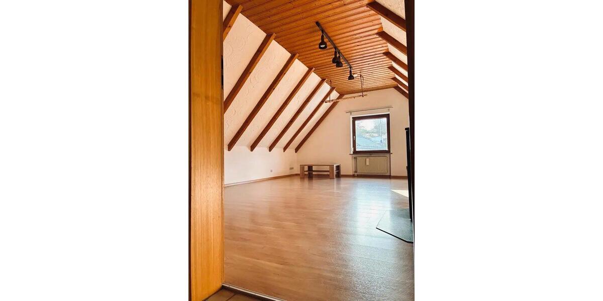 Dachgeschoßwohnung Deuerling - 3 Zimmer, 85 m&sup2;, 750&euro; | Angebot:26445872