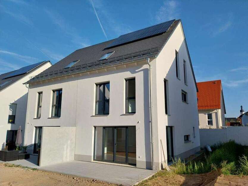 Haus zum Mieten in Obertraubling 1.890 € 140 m²