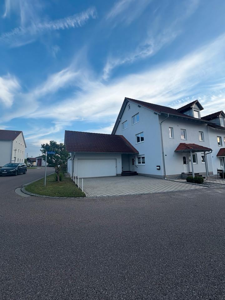 Top gepflegte 2,5 Zimmer Wohnung inkl. Kellerraum, Garten, EG