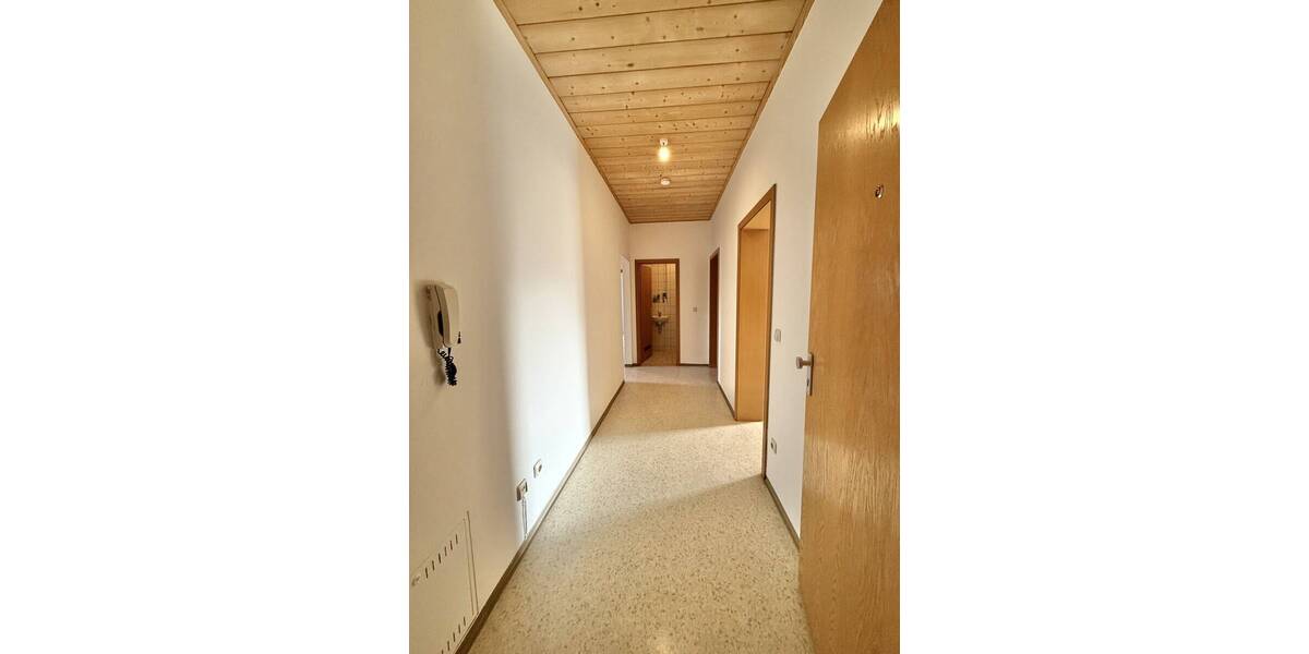 Etagenwohnung Thalmassing - 3 Zimmer, 83 m&sup2;, 670&euro; | Angebot:25929307