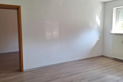 Wohnung Schierling - 3 Zimmer, 90 m&sup2;, 600&euro; | Angebot:26147914