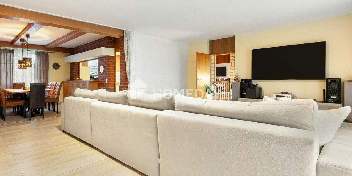 Charmantes Einfamilienhaus in ruhiger Lage mit Kamin, Loggia und gepflegtem Garten 6 zimmer