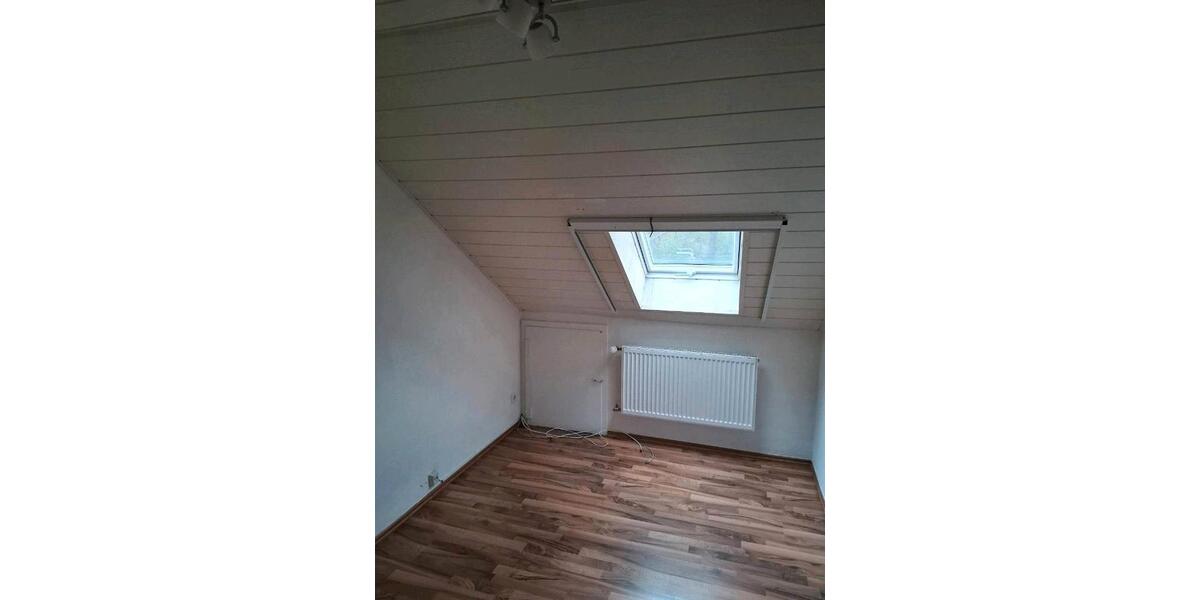 Dachgeschoßwohnung Regenstauf - 3 Zimmer, 65 m&sup2;, 913&euro; | Angebot:26698854