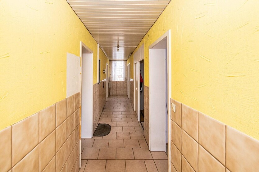 Zweifamilienhaus mit großem Grundstück 8 zimmer