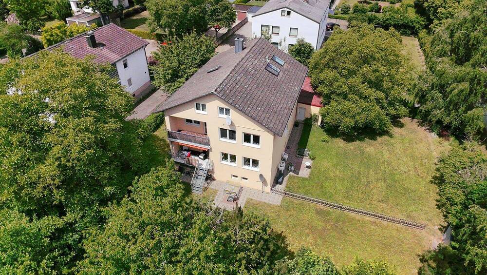 Mehrfamilienhaus in Regensburg-Burgweinting mit großem Grundstück 1 zimmer