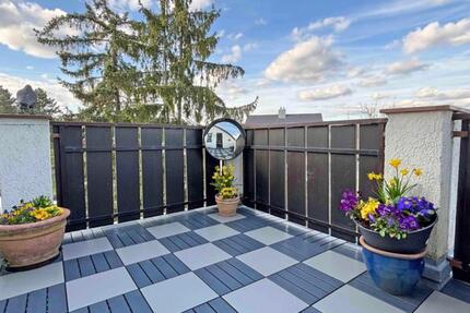 Gepflegte DG-Wohnung Nähe DEZ mit Dachterrasse und gr. Hobbyraum