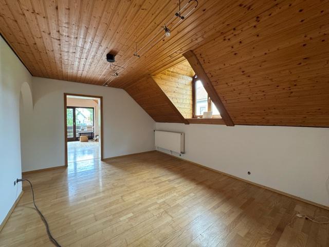 Dachgeschoßwohnung Deuerling - 4 Zimmer, 92 m&sup2;, 1.200&euro; | Angebot:26577851