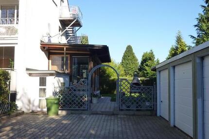 Haus mit 3 Wohnungen und 4 Garagen zu verkaufen! 12 zimmer