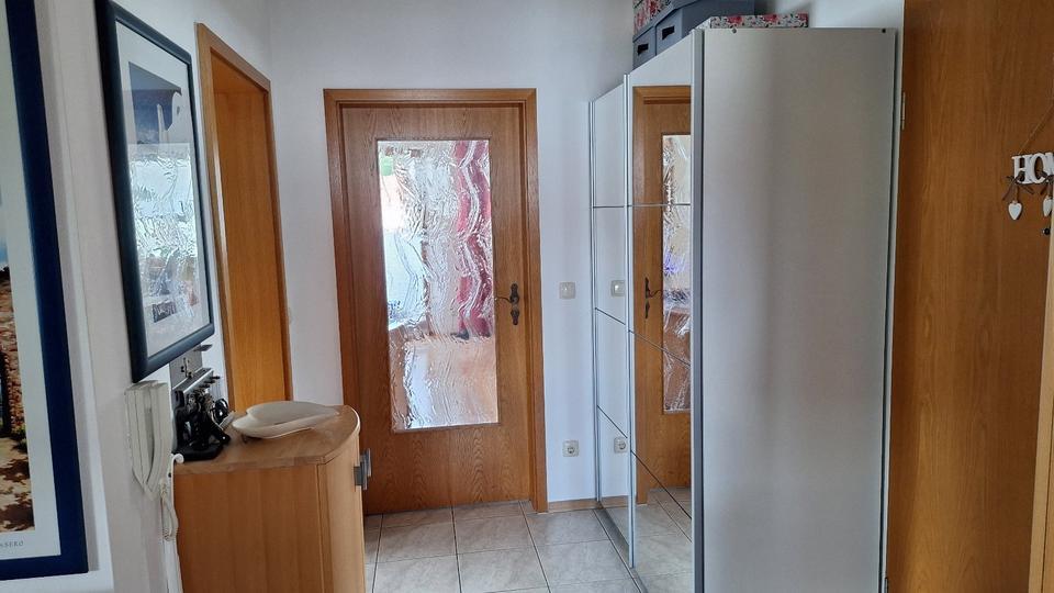 Helle 3-Zimmer-Wohnung mit Balkon, Keller & Carport
