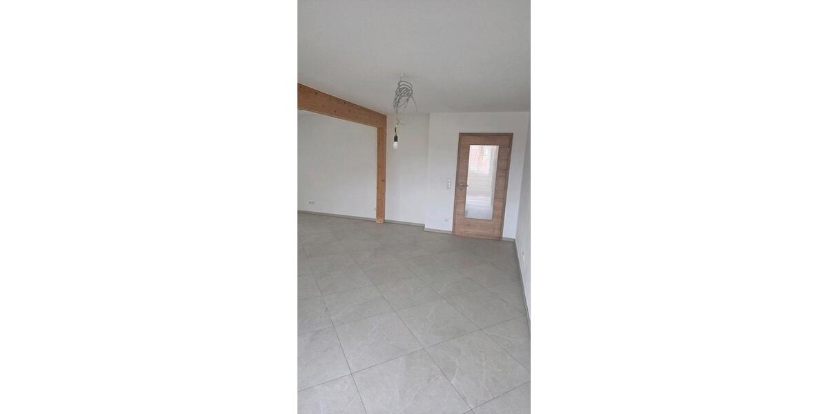 Dachgeschoßwohnung Hemau - 3 Zimmer, 120 m&sup2;, 1.140&euro; | Angebot:26357921