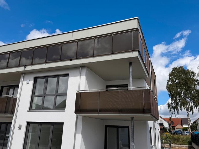 Erstbezug mit Balkon: Schöne, helle 4-Zimmer-Wohnung
