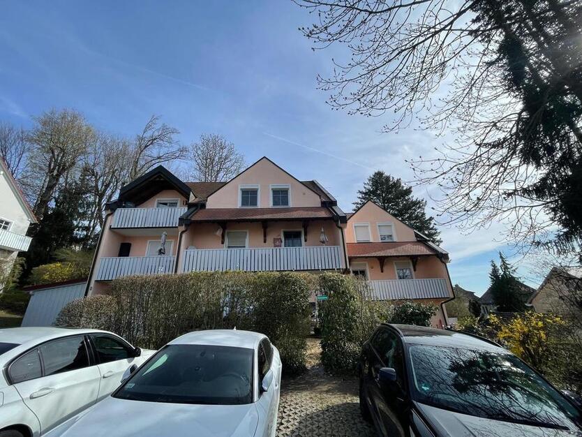 Gut geschnittene 2-Zimmer-Wohnung mit Terrasse und Kellerabteil
