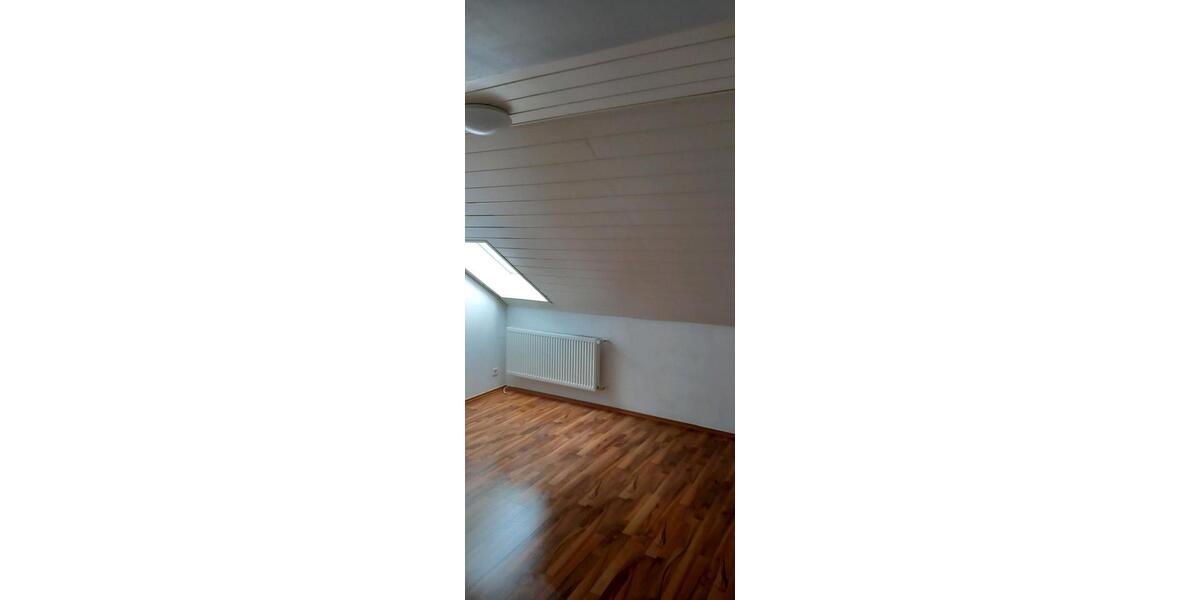 Dachgeschoßwohnung Regenstauf - 3 Zimmer, 65 m&sup2;, 913&euro; | Angebot:26698854
