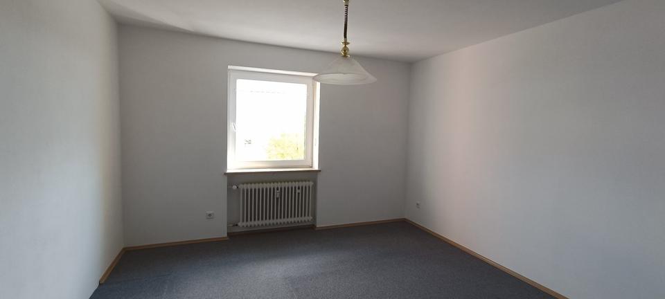 Etagenwohnung Neutraubling - 3 Zimmer, 74 m&sup2;, 850&euro; | Angebot:26232121