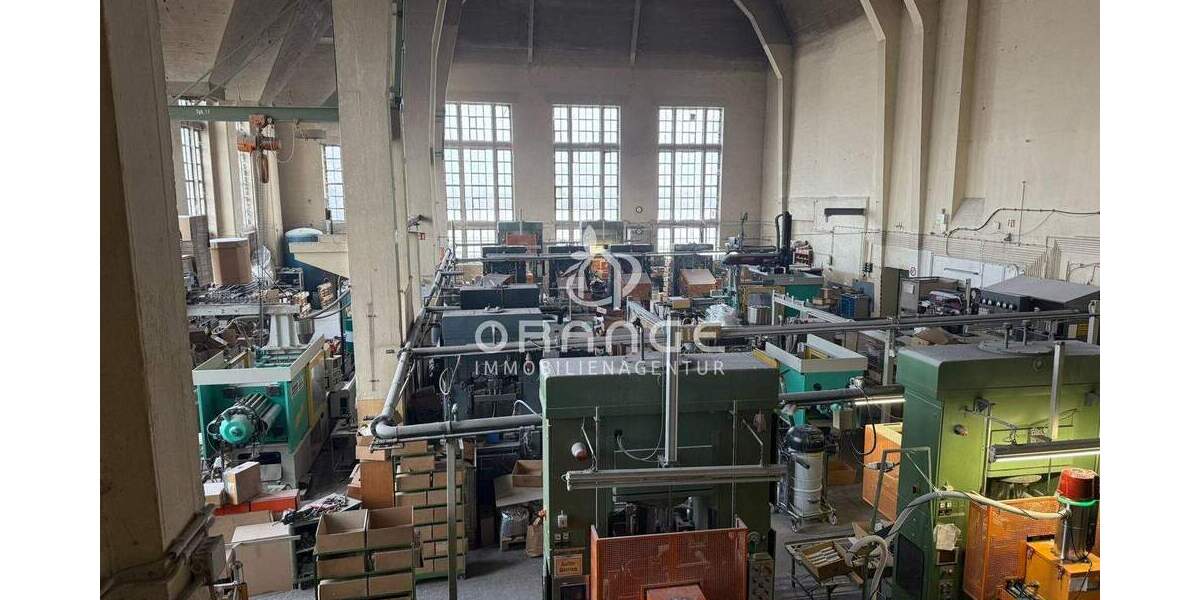 ***13m hohe Halle mit kernsanierter Bürofläche - Regensburg Osten*** zimmer