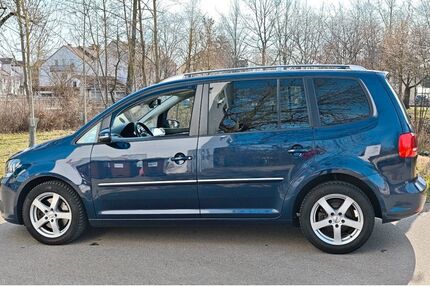 VW Touran 215.400 km 9.000 &euro; Regensburg 93055