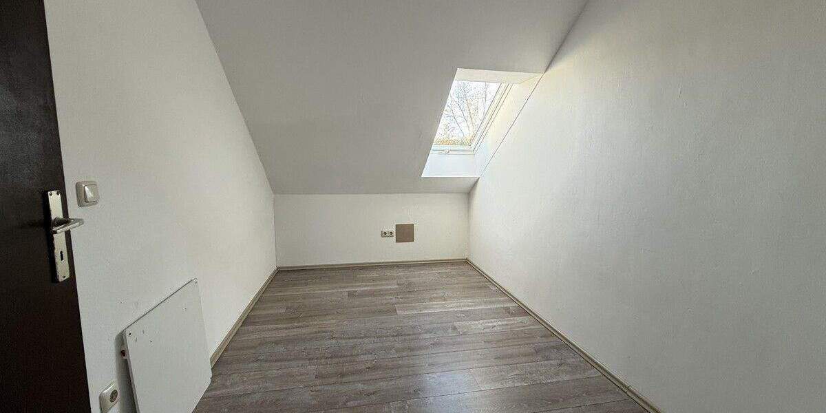 Etagenwohnung Nittendorf - 5 Zimmer, 112 m&sup2;, 299.000&euro; | Angebot:25744417