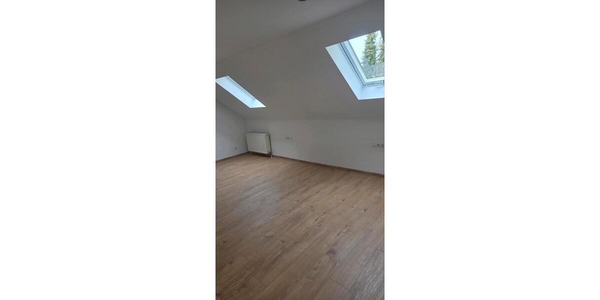 Dachgeschoßwohnung Hemau - 3 Zimmer, 120 m&sup2;, 1.140&euro; | Angebot:26357921