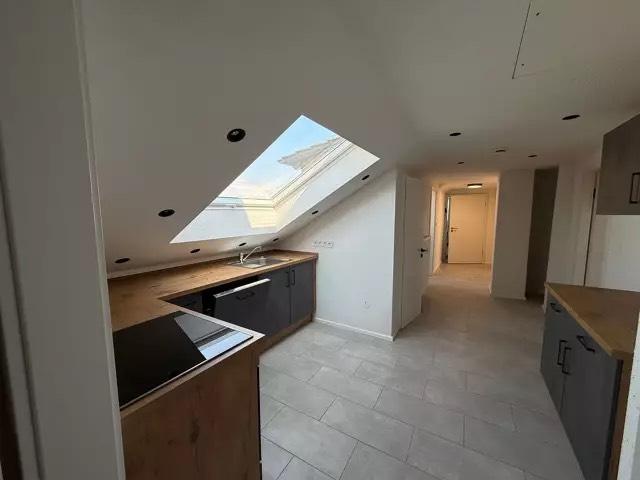 Dachgeschoßwohnung Alteglofsheim - 3 Zimmer, 90 m&sup2;, 1.100&euro; | Angebot:26250546