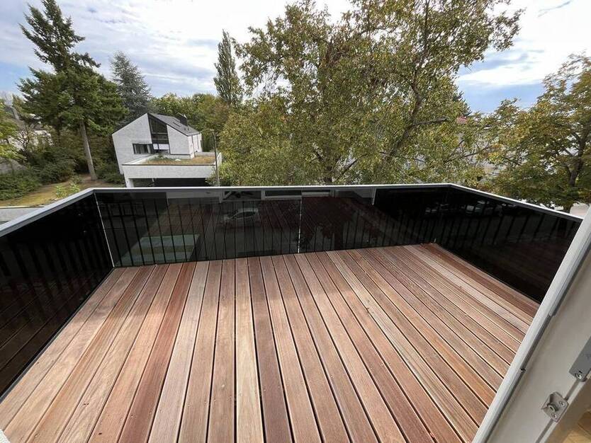 Neubau!Erstbezug! Komf. 2-Zi.-Whg. mit ca. 11 m² Südbalkon im Westen v. Rgbg.