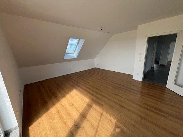 Dachgeschoßwohnung Wolfsegg - 4 Zimmer, 90 m&sup2;, 1.050&euro; | Angebot:26491292