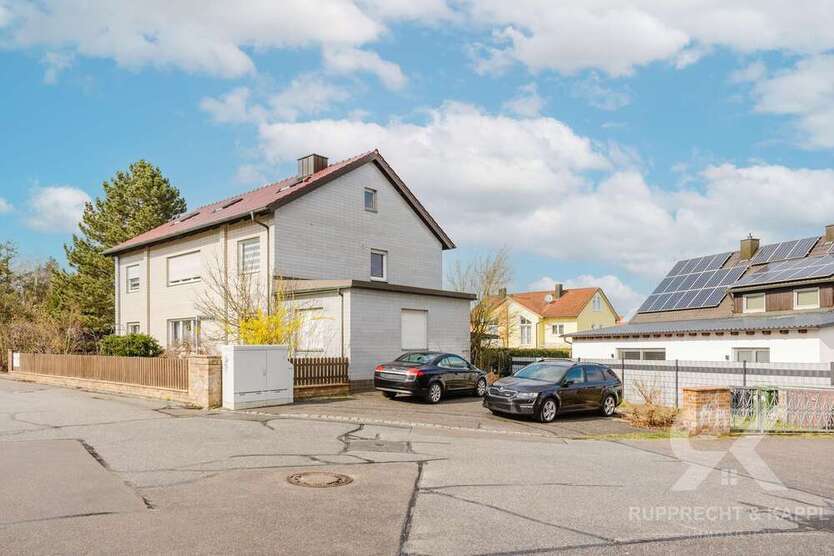 Haus zum Kaufen in Wackersdorf 389.000 € 215 m²
