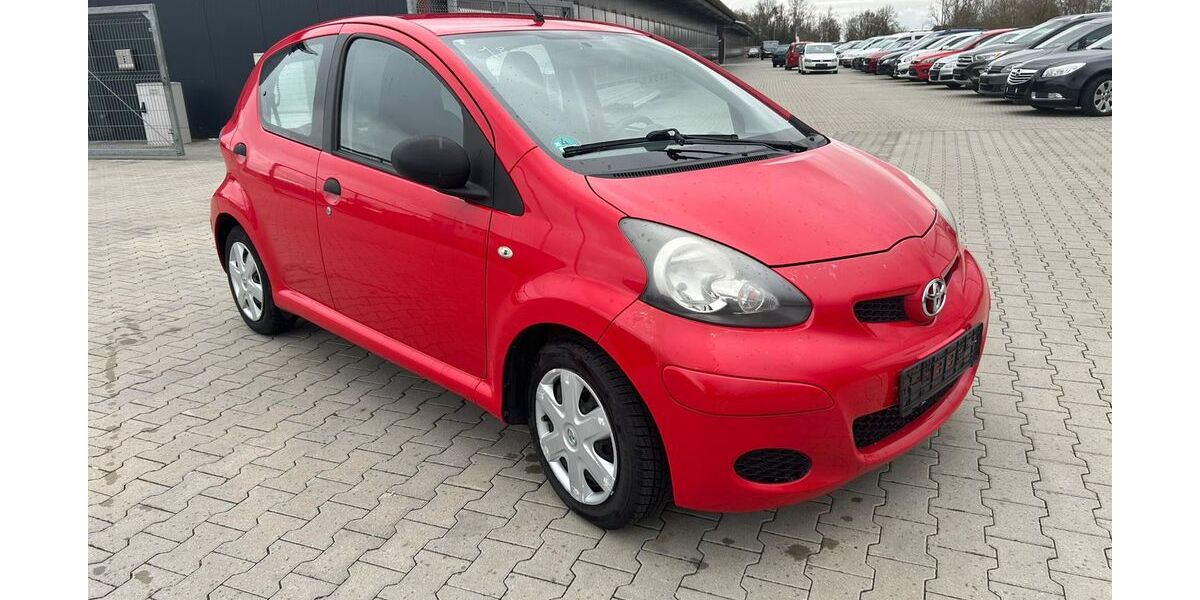 Toyota Aygo (X) 124.000 km 1.699 &euro; Köfering 93096