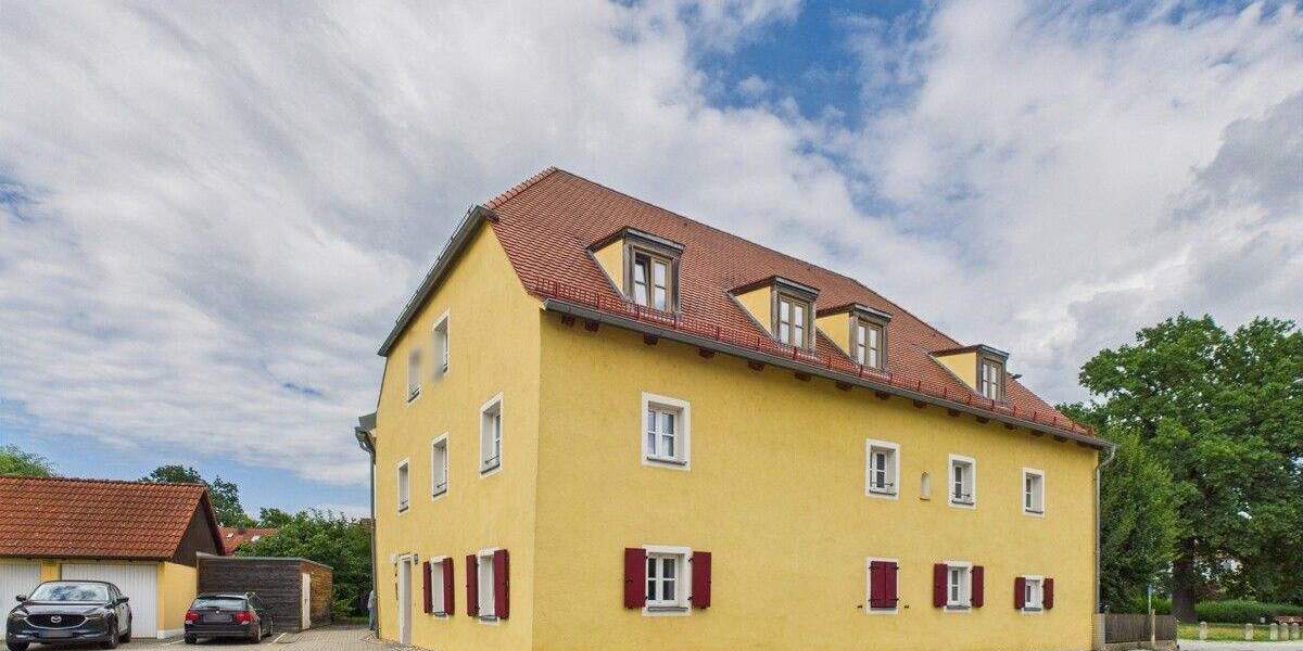Außergewöhnliche Dachgeschosswohnung in denkmalgeschütztem Bauernhof - hochwertig saniert, sofort bezugsfrei 2 zimmer