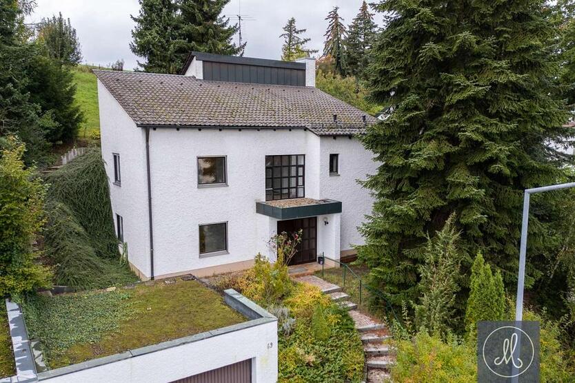 Renoviertes Architektenhaus mit Doppelgarage in bester Lage