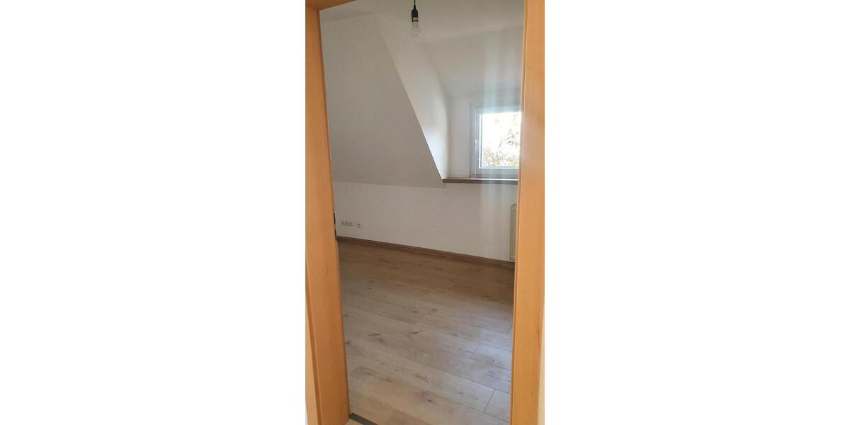 Dachgeschoßwohnung Laaber - 3 Zimmer, 60 m&sup2;, 580&euro; | Angebot:24678420