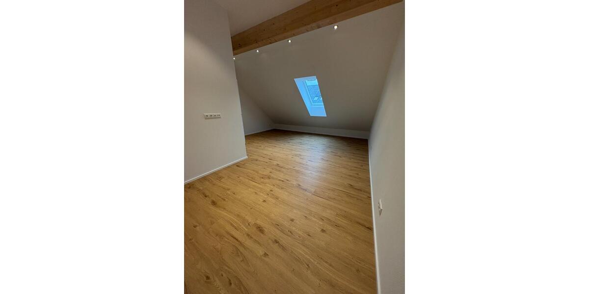 Reihenhaus Neutraubling - 5 Zimmer, 150 m&sup2;, 1.900&euro; | Angebot:24915467