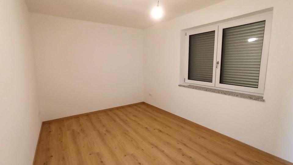 Sehr schöne moderne 4-Zi.-Whg., 1. OG, sonniger Blk., Gäste-WC zimmer