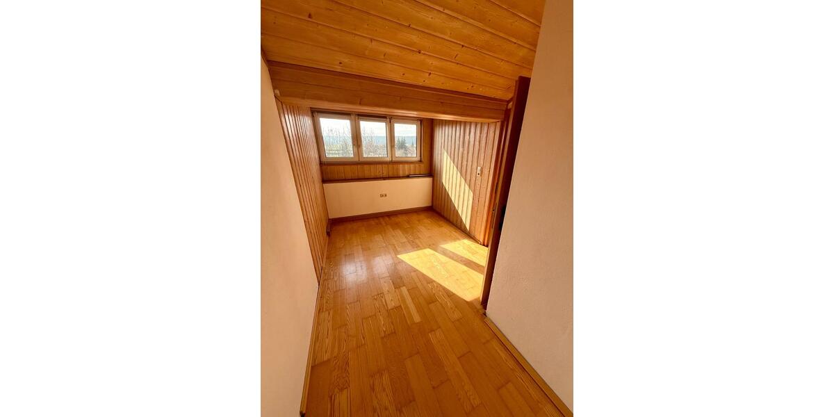 Dachgeschoßwohnung Teugn - 2.5 Zimmer, 80 m&sup2;, 500&euro; | Angebot:26017470