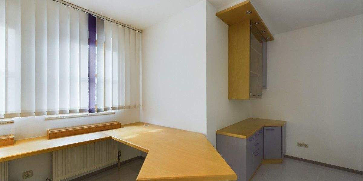 Gewerbeobjekt Nittendorf - 9 Zimmer, 169 m&sup2;, 1.495&euro; | Angebot:24740252