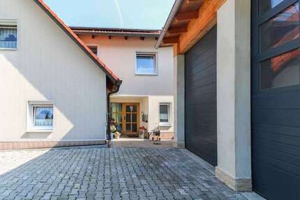 Haus zum Kaufen in Duggendorf 645.000 € 244.11 m² 8 zimmer