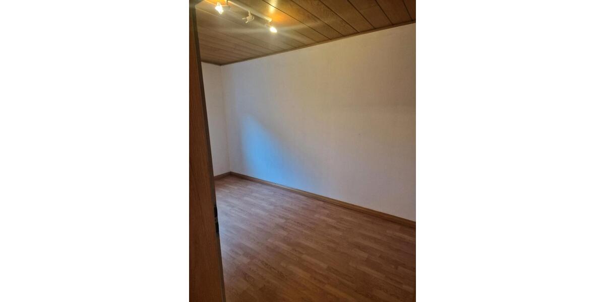 Erdgeschoßwohnung Wolfsegg - 3 Zimmer, 100 m&sup2;, 850&euro; | Angebot:26329474