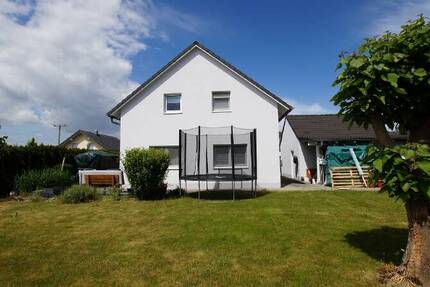 Großzügiges Einfamilienhaus mit herrlichem Garten