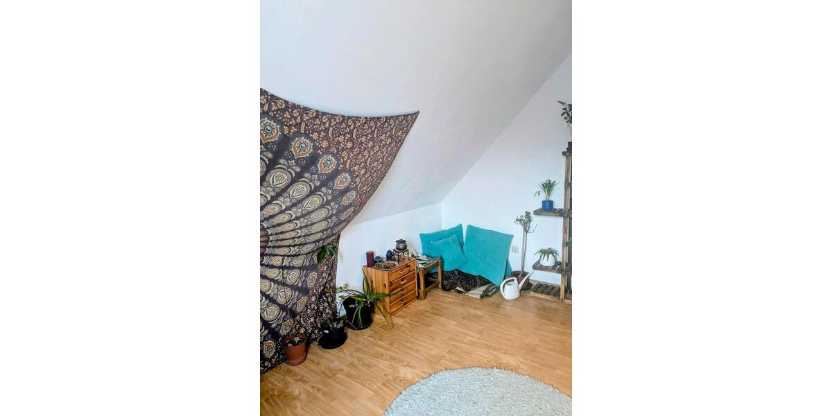 Schöne, helle Dachgeschosswohnung in 93192 Wald 2 zimmer