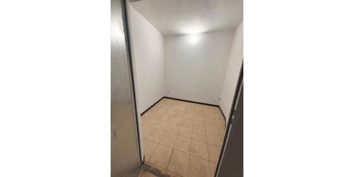 Etagenwohnung Kelheim - 4 Zimmer, 100 m&sup2;, 1.200&euro; | Angebot:27609842