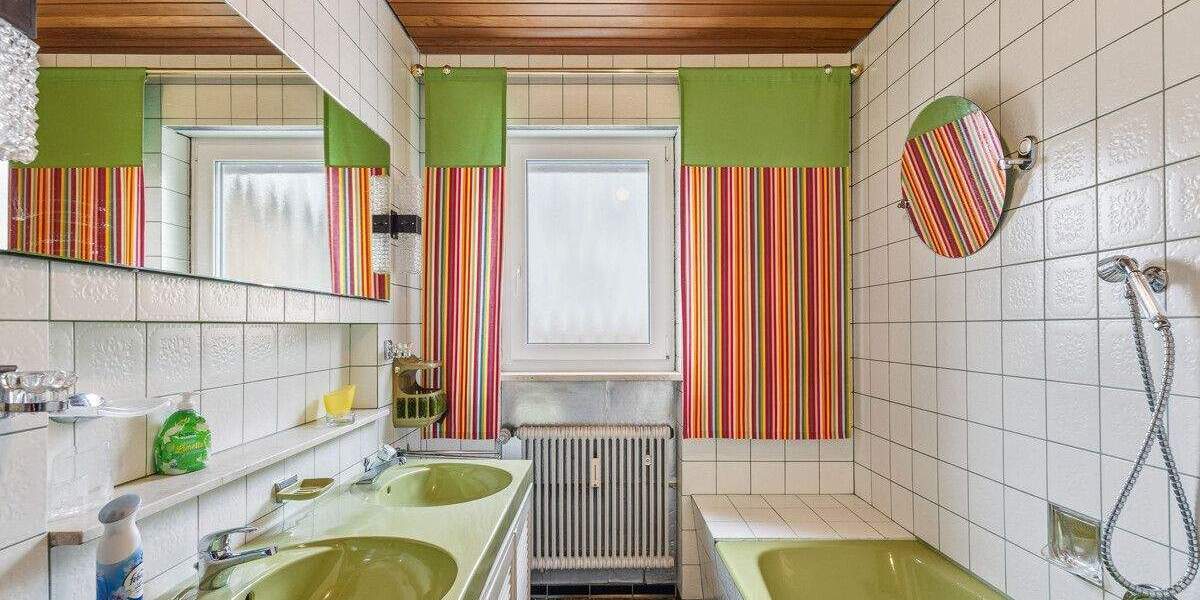 Einfamilienhaus Undorf Undorf - 7 Zimmer, 208 m&sup2;, 599.000&euro; | Angebot:24826005