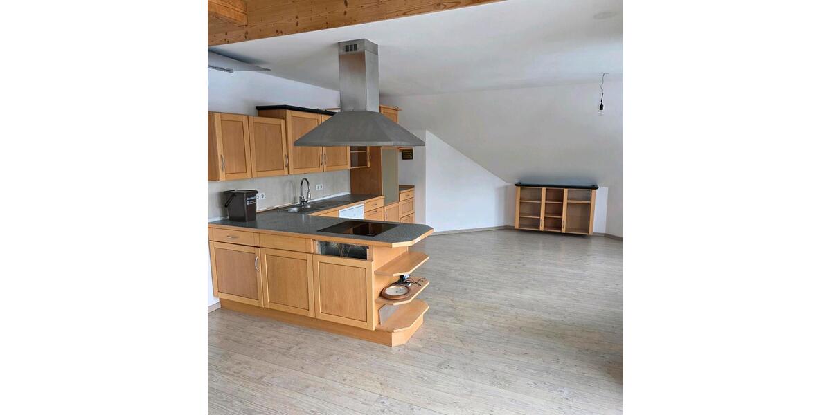 Dachgeschoßwohnung Nittendorf - 3.5 Zimmer, 94 m&sup2;, 1.150&euro; | Angebot:25149755