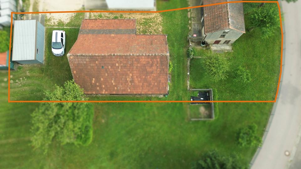 Gebäude- und Freifläche mit Entwicklungsmöglichkeiten in attraktiver Lage zimmer