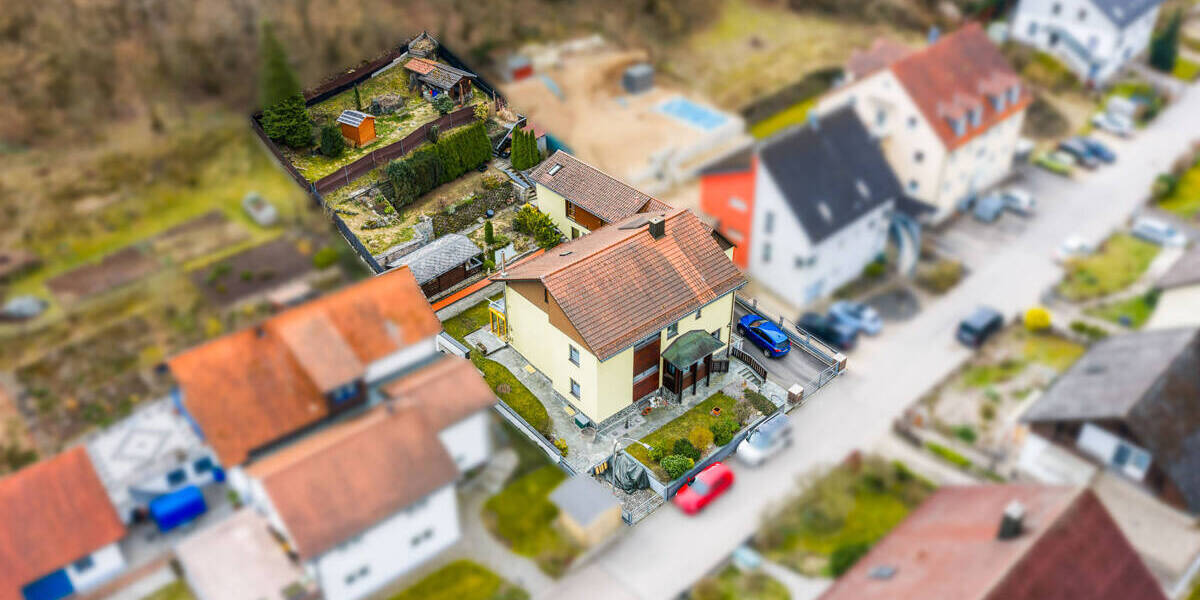 Einfamilienhaus Regenstauf - 8 Zimmer, 215 m&sup2;, 750.000&euro; | Angebot:26246318