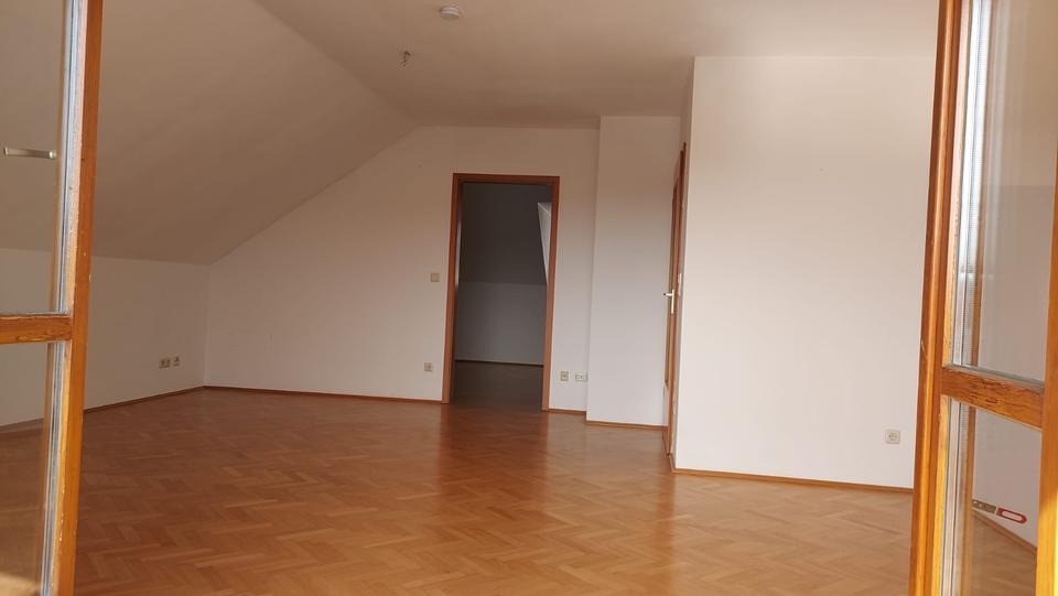 Dachgeschoßwohnung Regensburg Konradsiedlung - 2 Zimmer, 64 m&sup2;, 333.000&euro; | Angebot:26101233