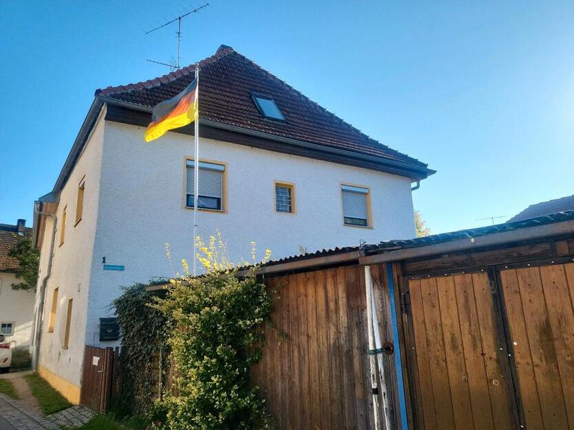 Zwei Häuser zu verkaufen