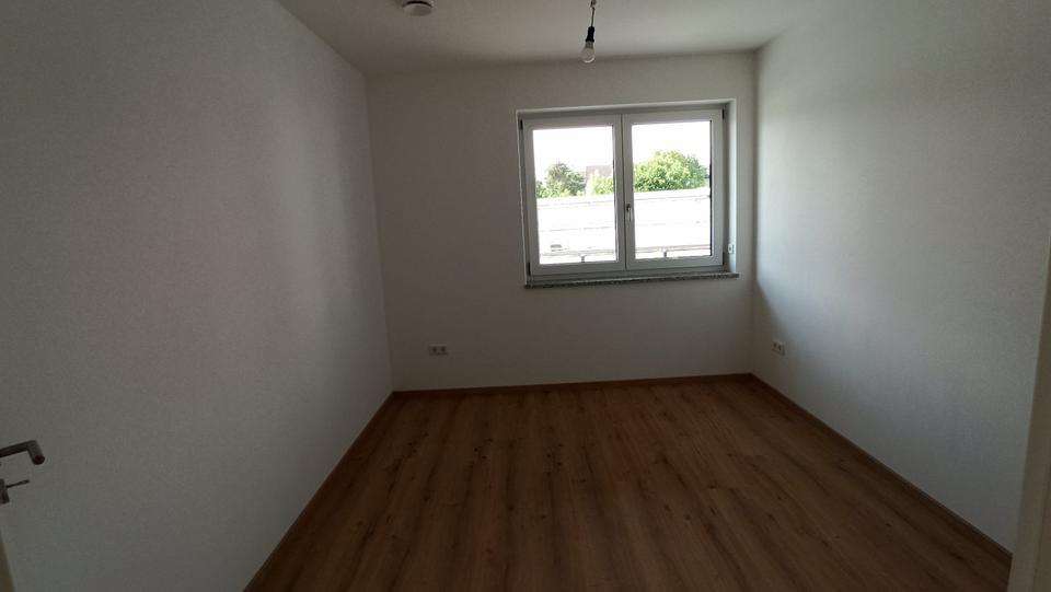 Sehr schöne moderne 4-Zi.-Whg., 1. OG, sonniger Blk., Gäste-WC zimmer