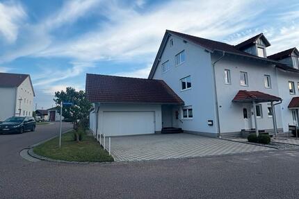 Top gepflegte 2,5 Zimmer Wohnung inkl. Kellerraum, Garten, EG