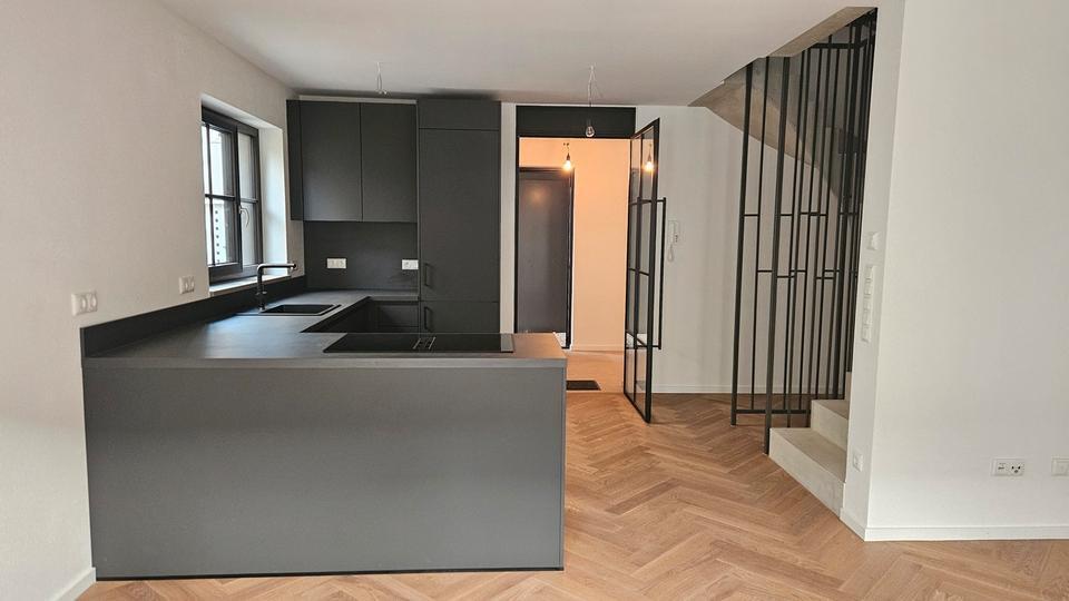 Modernes Stadthaus über 3 Etagen mit Garten und 2 Außenstellplätze - Erstbezug in Abensberg