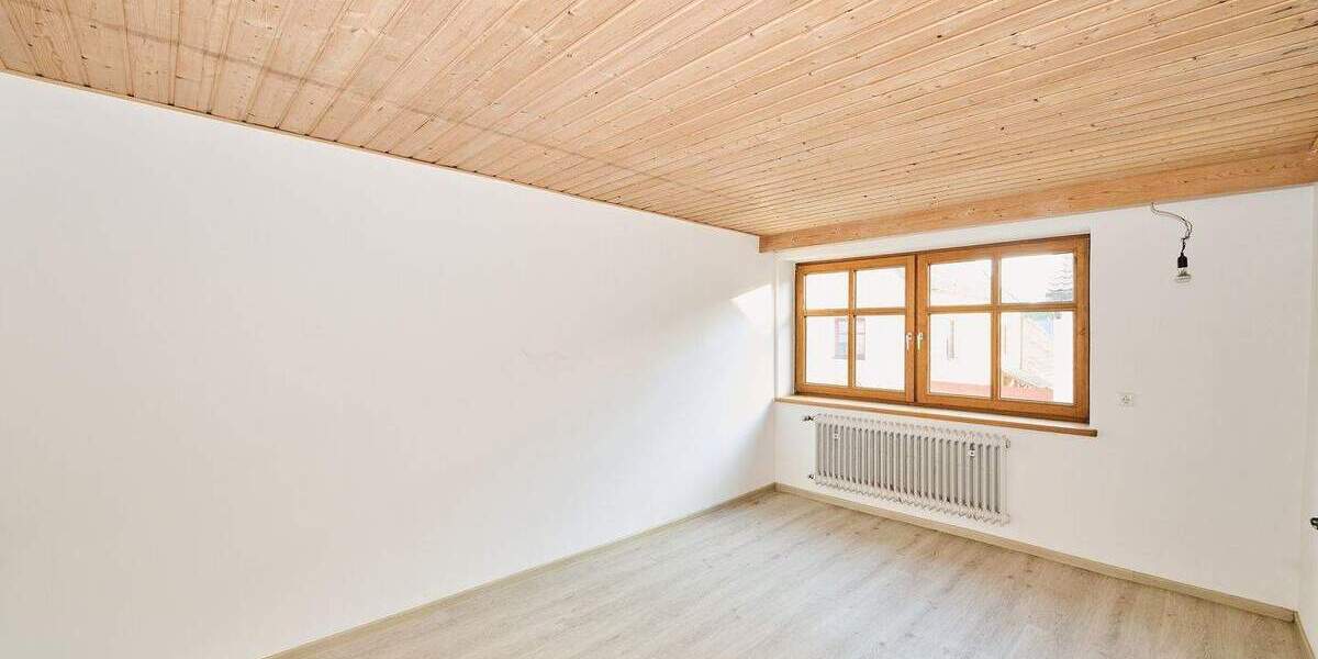 Stabile Mieteinnahmen & Ausbauoption: MFH mit Praxis in Zentrumslage 1 zimmer